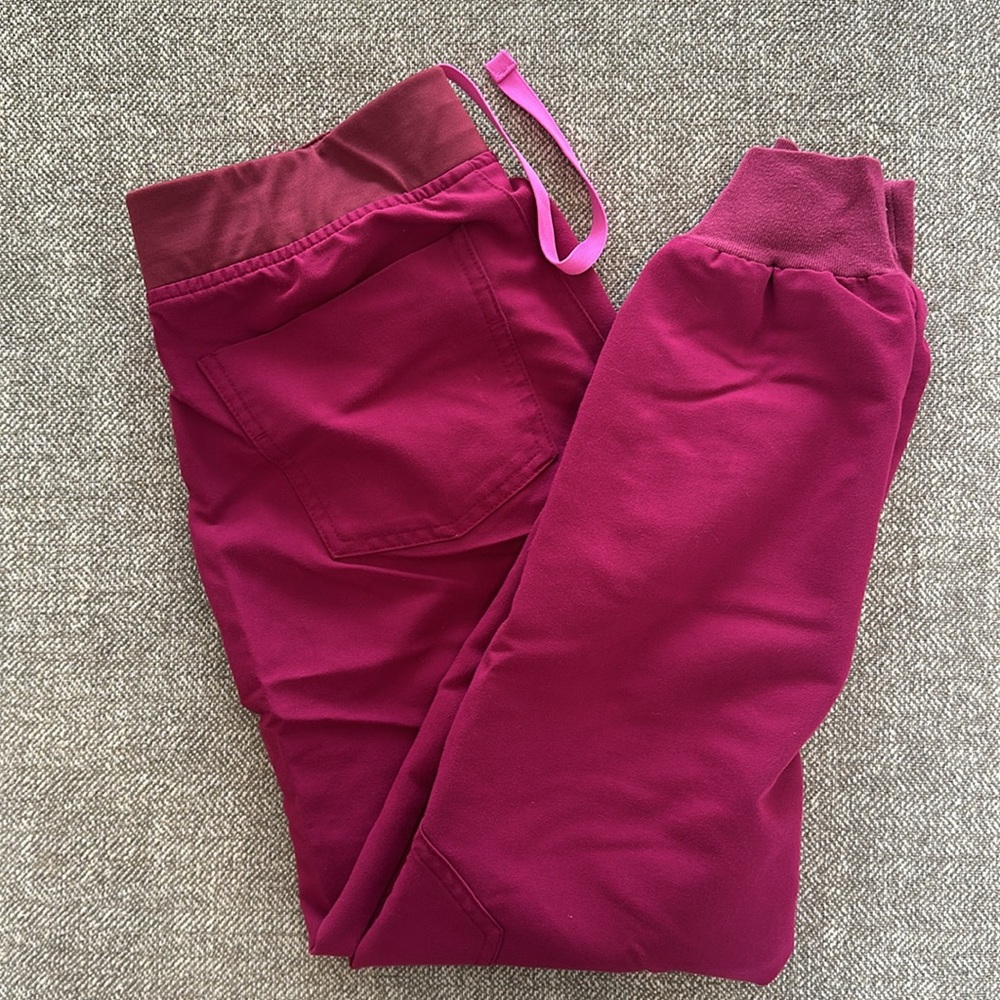 Magenta Petite Zamora Jogger Scrub Pants - Picture 4 of 5